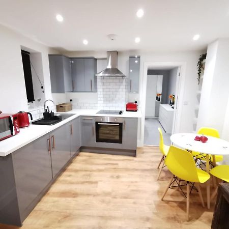 4 Sleeps And Travel Cot- Close To Beach And Restaurants Борнмът Екстериор снимка
