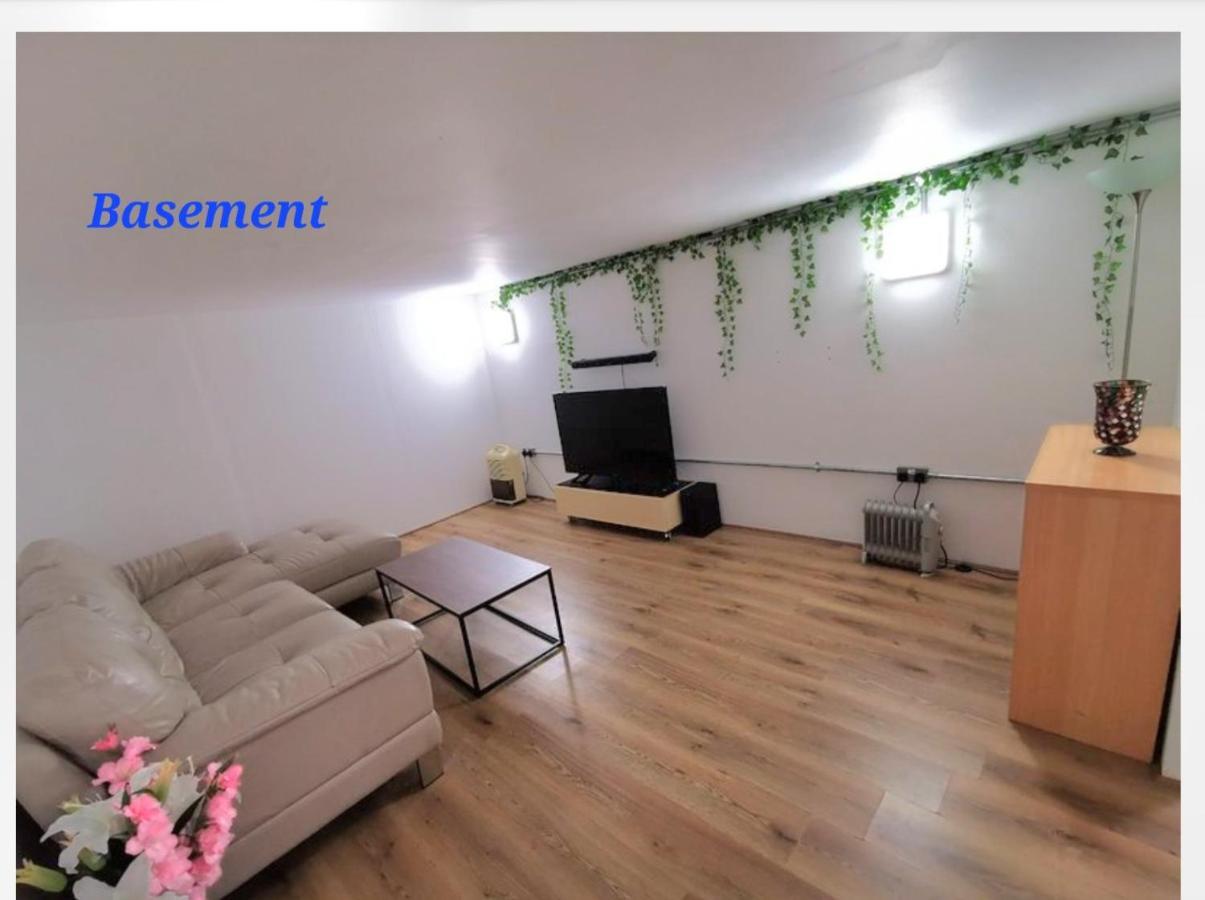 4 Sleeps And Travel Cot- Close To Beach And Restaurants Борнмът Екстериор снимка