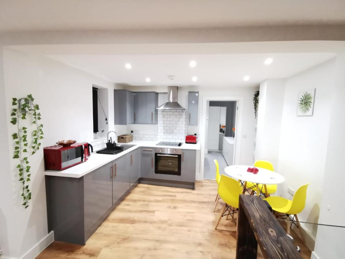 4 Sleeps And Travel Cot- Close To Beach And Restaurants Борнмът Екстериор снимка