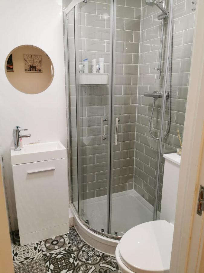 4 Sleeps And Travel Cot- Close To Beach And Restaurants Борнмът Екстериор снимка